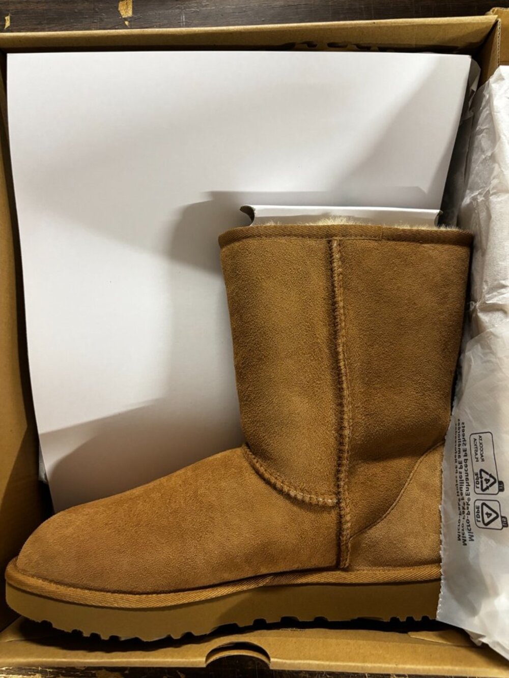 UGG Classic Short II Chestnut Suede Boots Women’s Size 9 New - Picture 2 of 3